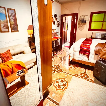Studio-Apartment Near The Arch! Antigua Buitenkant foto